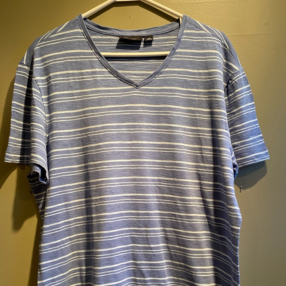 Men’s casual v neck short sleeve striped tee shirt by Marc Anthony. Size large.